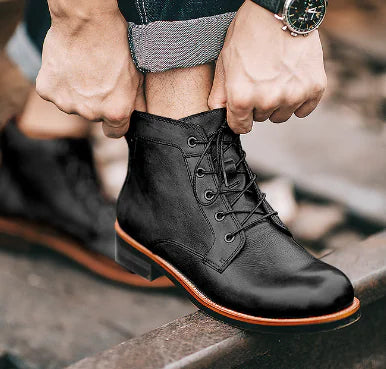 🥾 Men’s Retro Leather Motorcycle Boots – Durable Lace-Up Combat Style